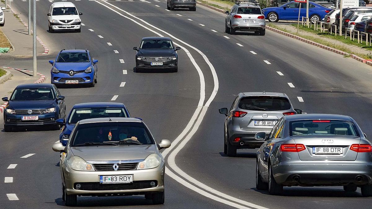 Crimă sau cadou. Șoferii, lăsați să depășescă pe linie dublă continuă
