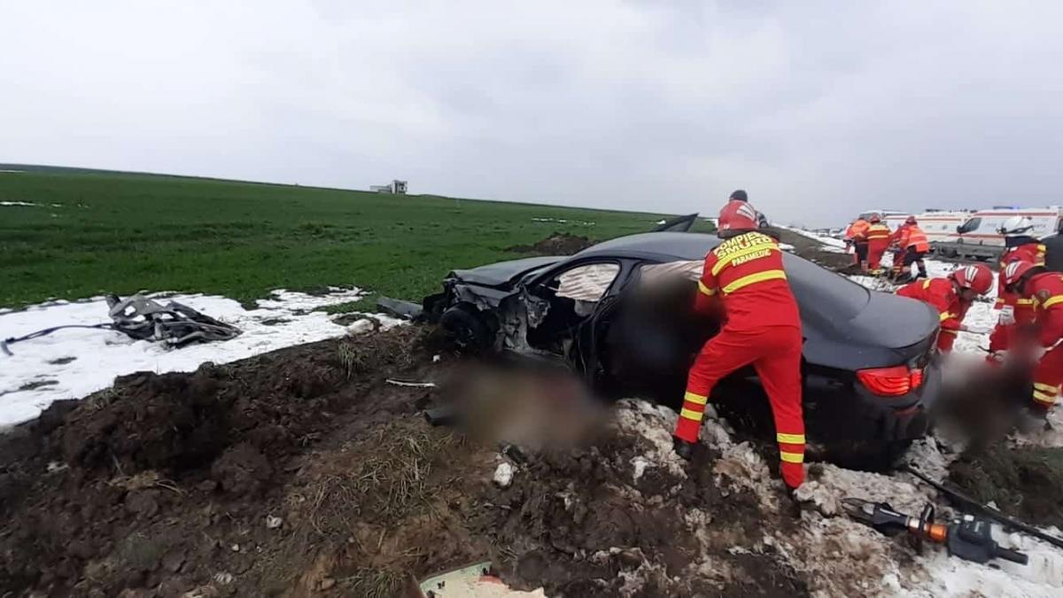 Accident teribil pe centura ocolitoare a Sucevei. O mașină s-a răsturnat. Un tânăr a murit, iar alți patru au fost răniți