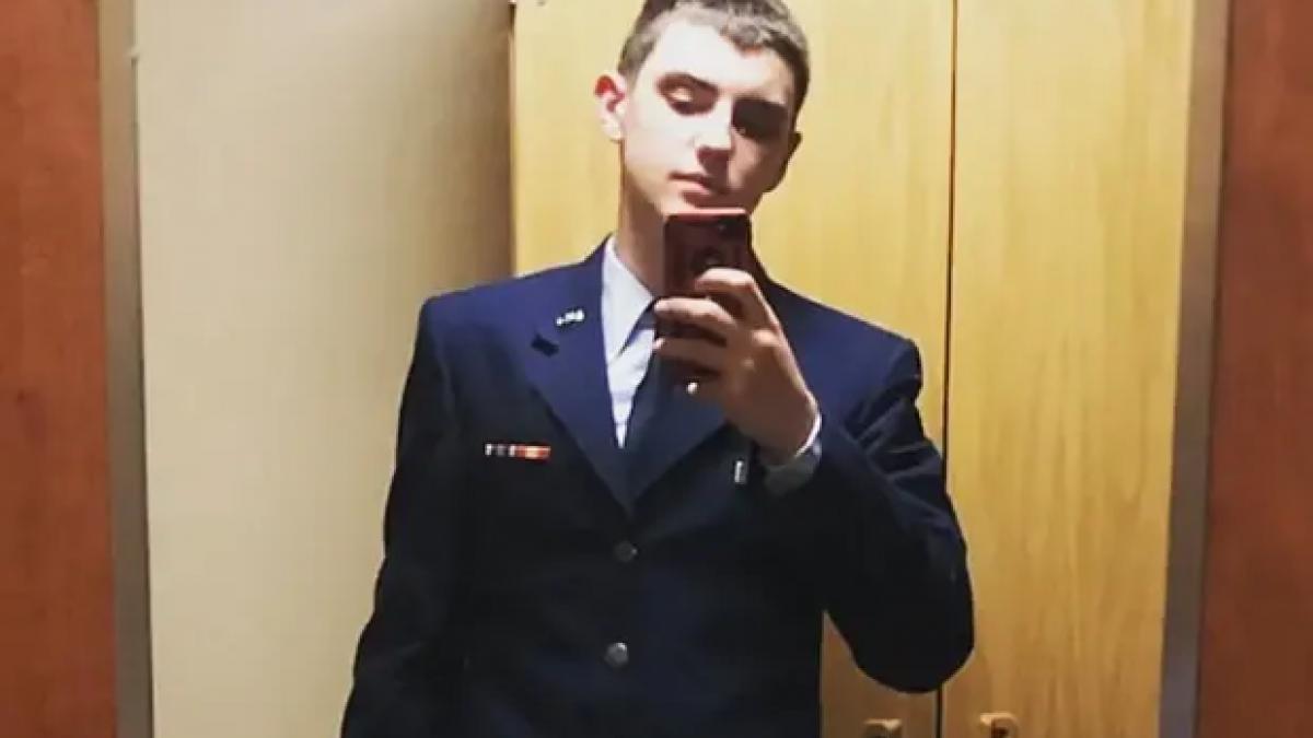 Militarul american de 21 de ani suspectat că a dezvăluit documente secrete a fost pus sub acuzare
