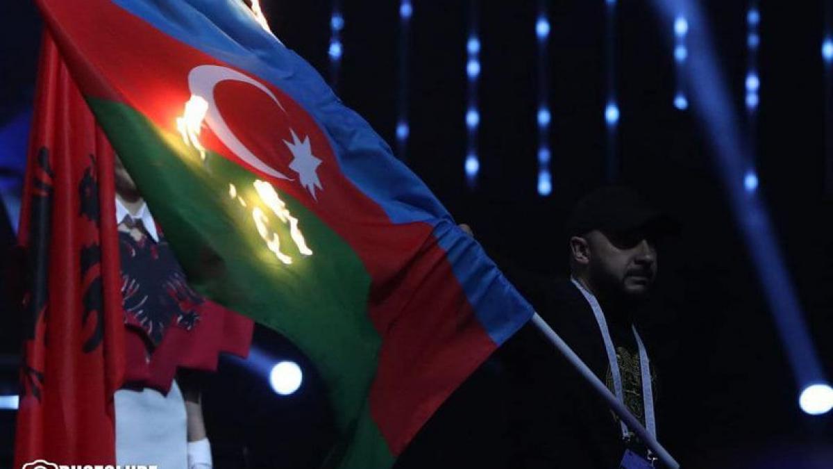 Azerbaidjanul pleacă din europeanul de haltere după incidentul "barbar" cu arderea steagului