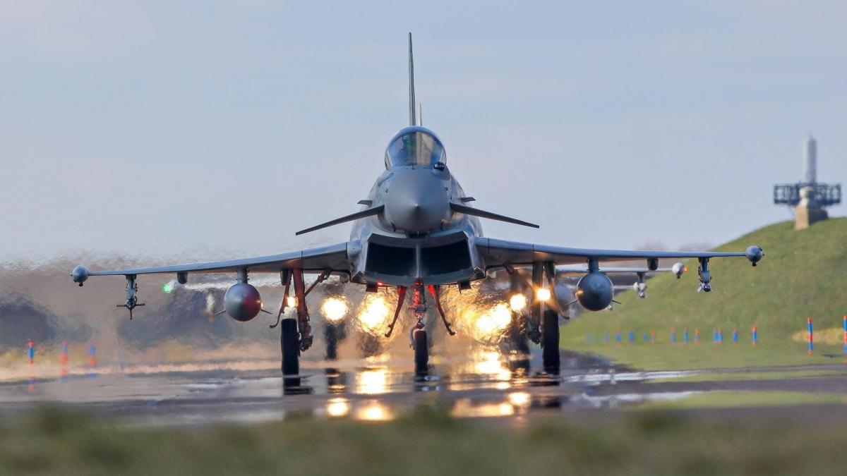 Avioane de vânătoare și de spionaj din Rusia, interceptate în apropierea spațiului aerian al NATO
