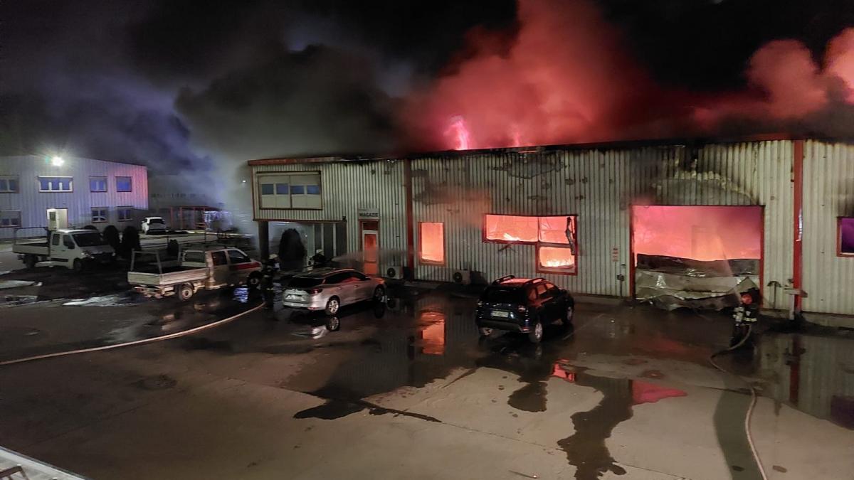 Incendiu violent în Parcul Industrial Ploieşti
