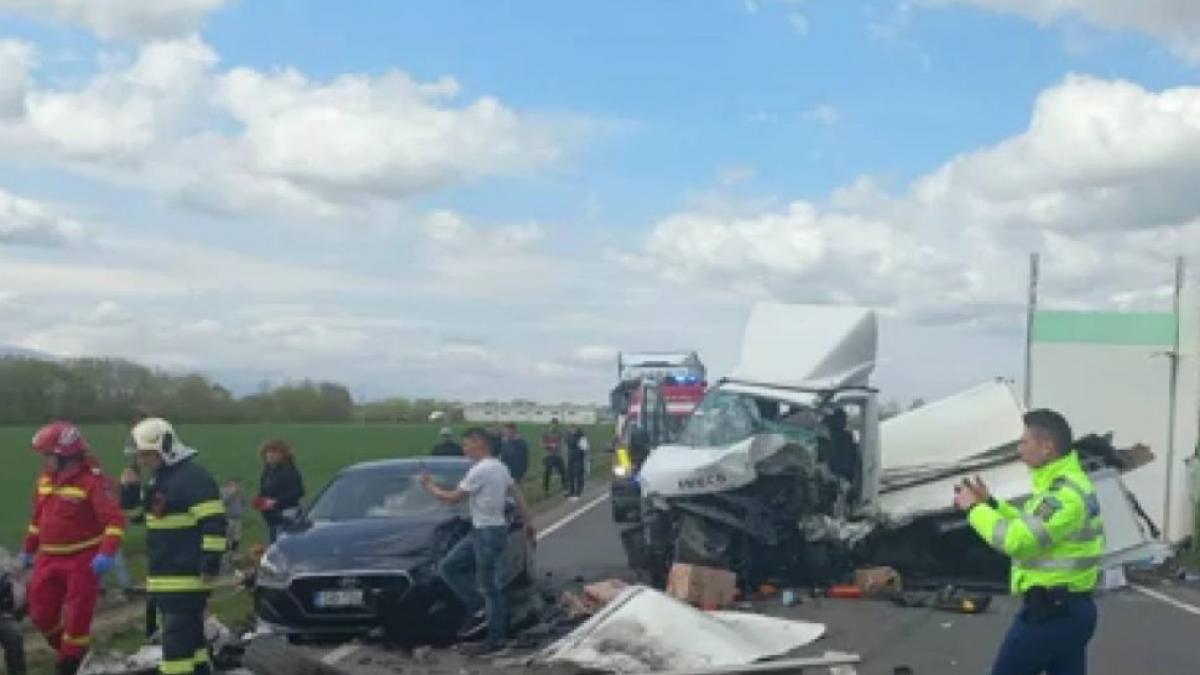 Patru mașini implicate într-un accident pe DN1, în Brașov. Șase persoane sunt rănite
