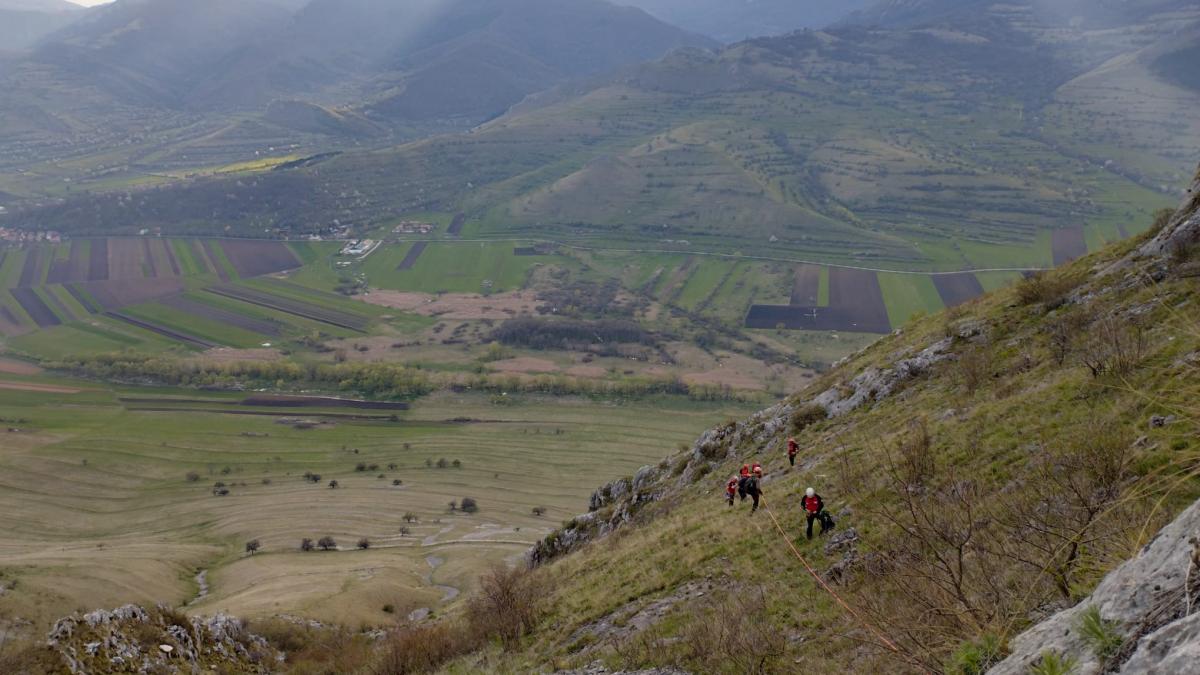 Doi tineri au rămas blocați în peretele stâncos al Pietrei Secuiului