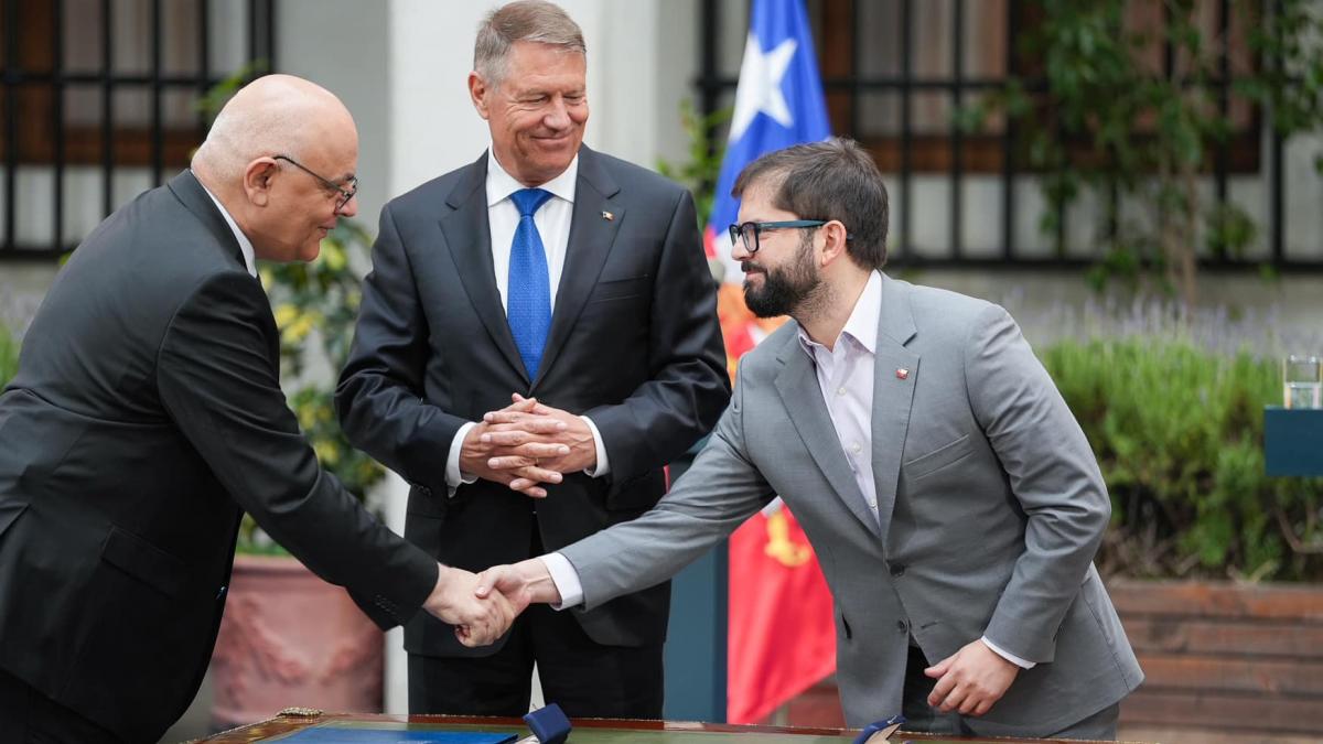 Raed Arafat a plecat cu Iohannis în Chile