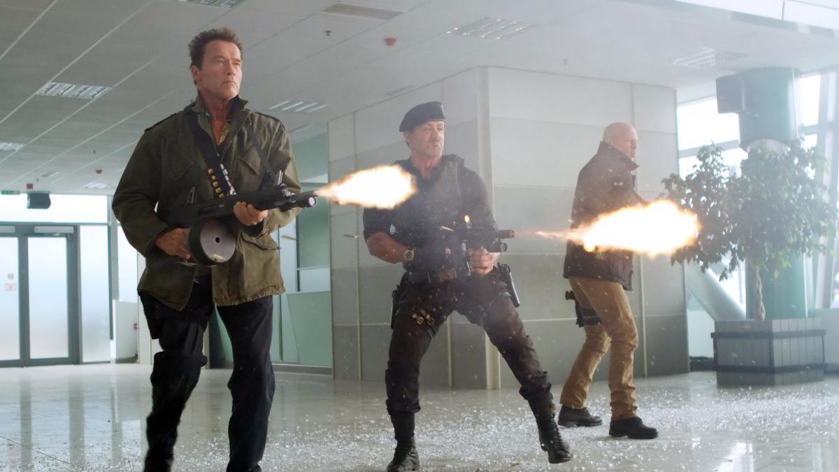 Arnold Schwarzenegger, pe lista actorilor care vor să-l sprijine Bruce Willis