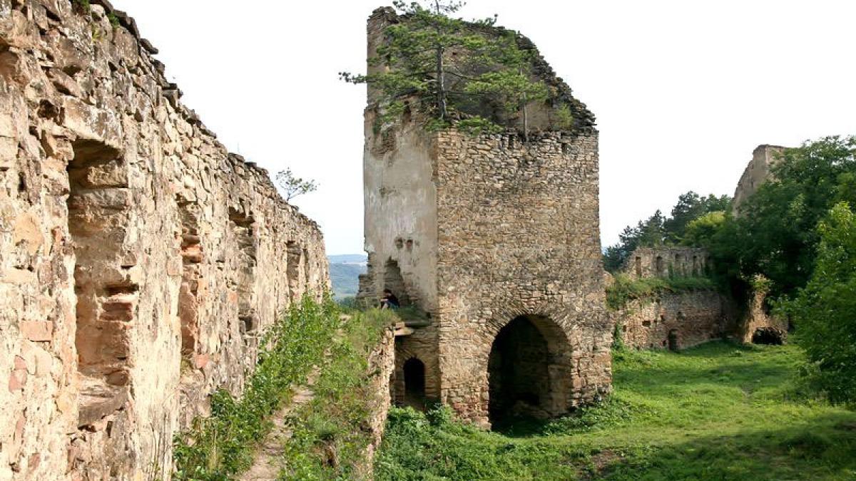 Castelul Huniade şi Cetatea Medievală Bistrița, printre obiectivele care vor fi reabilitate cu bani din PNRR