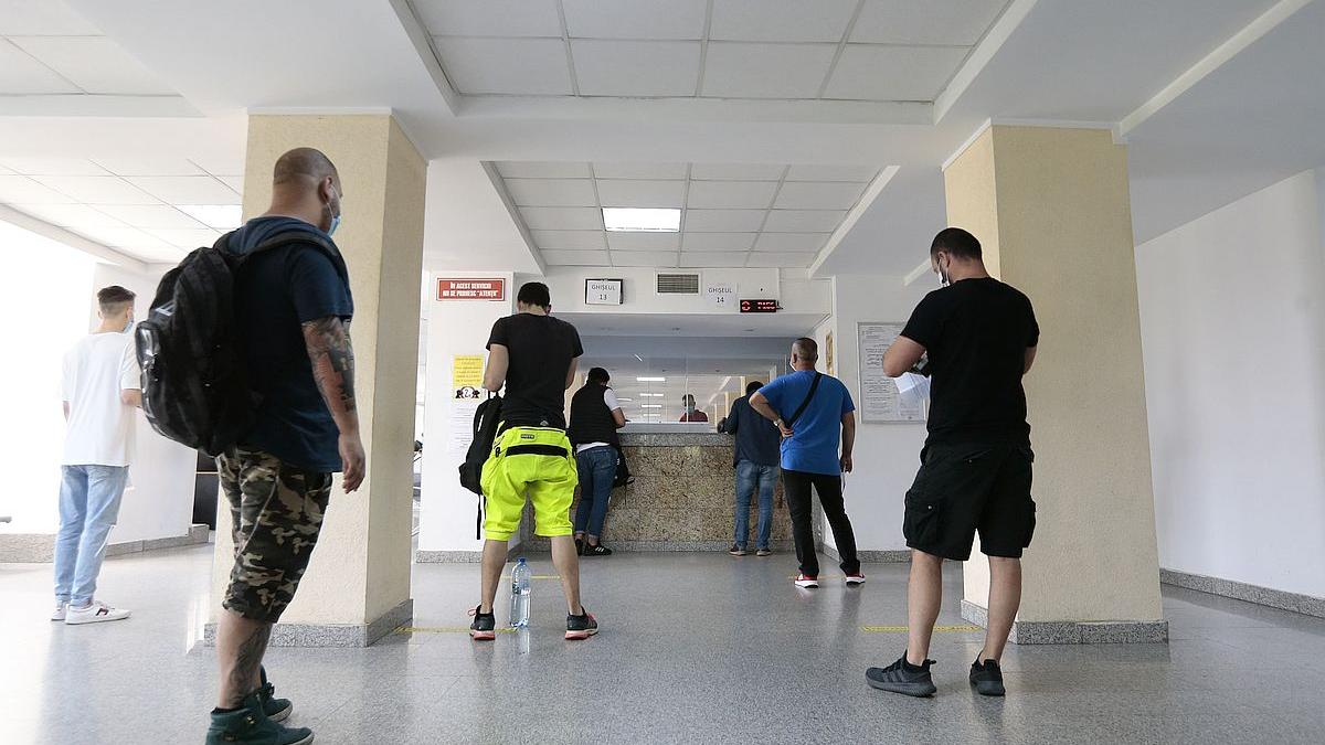 Gata cu drumurile la Poliție: mașinile vor fi înmatriculate online