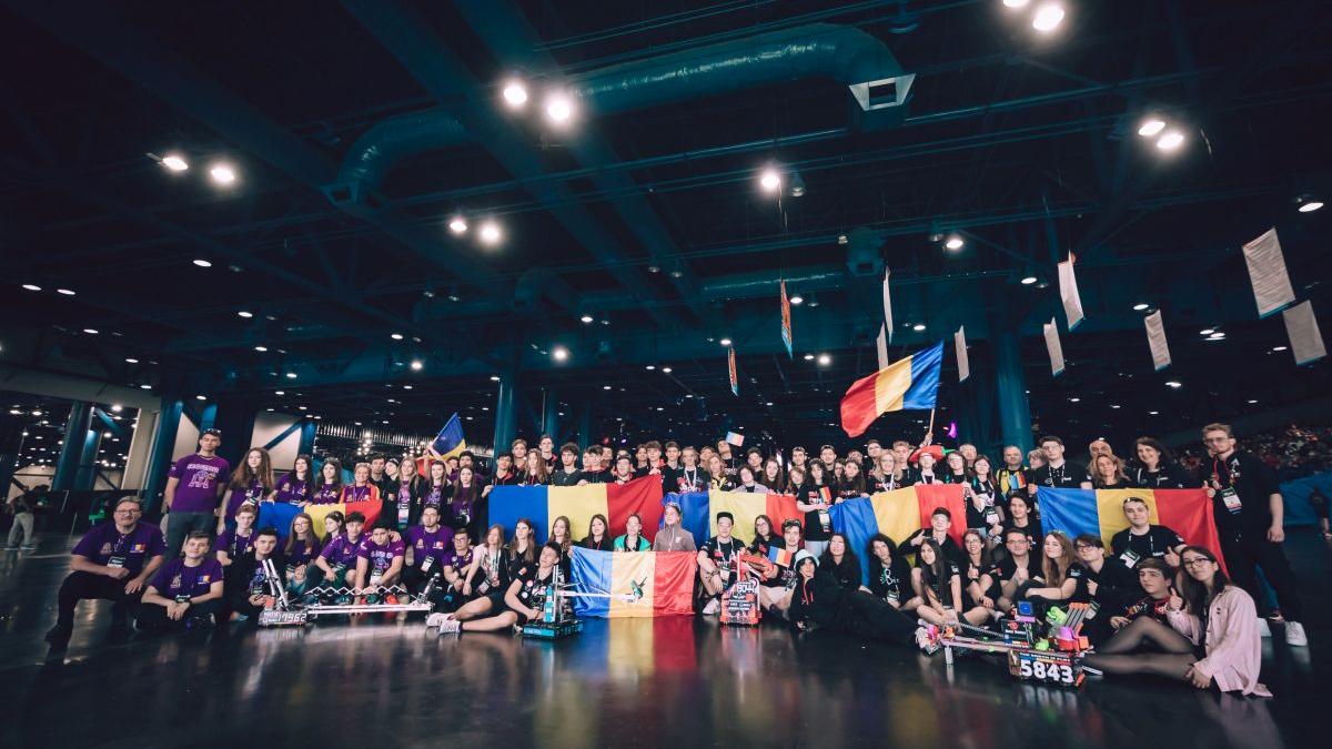 4 echipe de elevi români pe podiumul Campionatului Mondial de Robotică FIRST din SUA!
