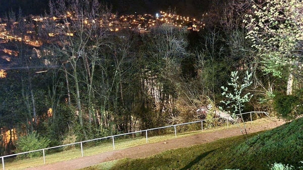 O mașină s-a răsturnat într-o prăpastie din Brașov!