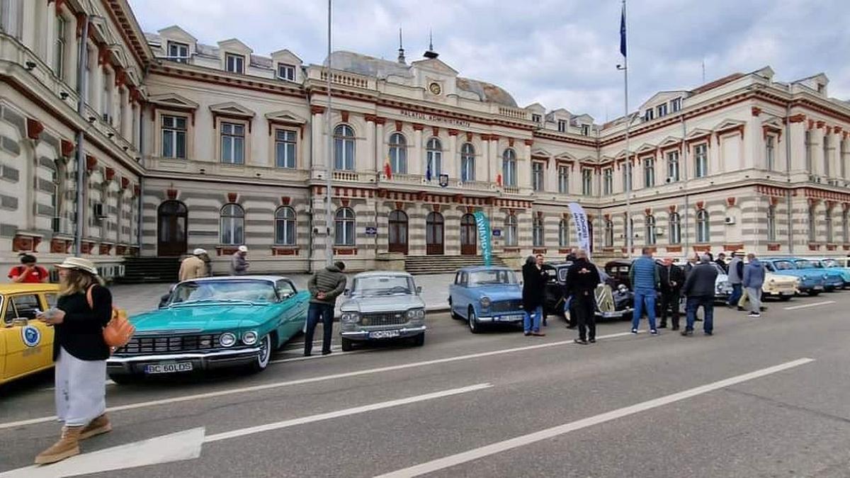 Peste 200 de autovehicule istorice la Retroparada Primăverii 2023, sâmbătă, în Parcul Lumea Copiilor