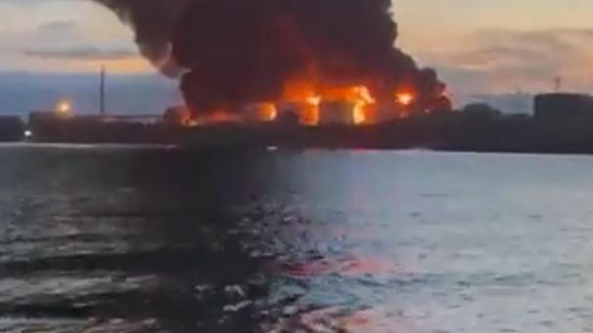 Incendiu puternic în portul Sevastopol din Crimeea. Patru rezervoare de combustibil au fost distruse