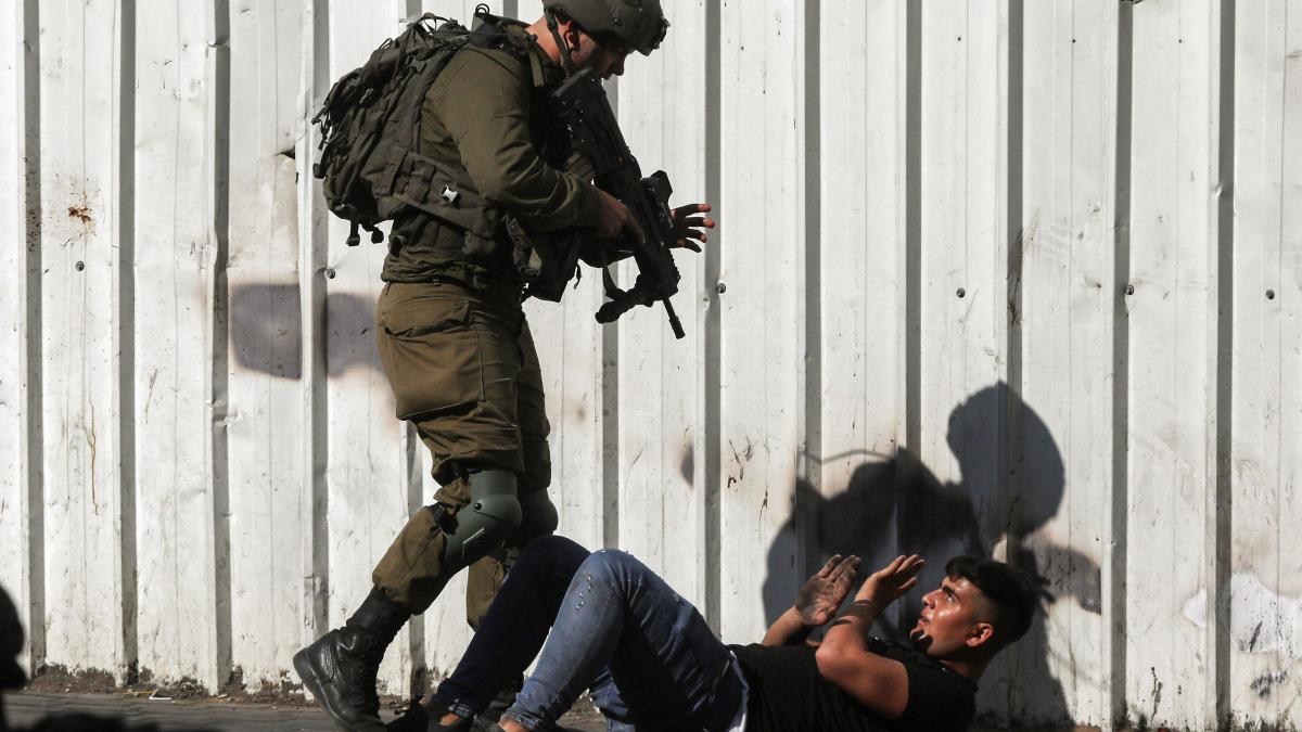 Cisiordania, în flăcări! Adolescent palestinian, împuşcat mortal de militari israelieni 