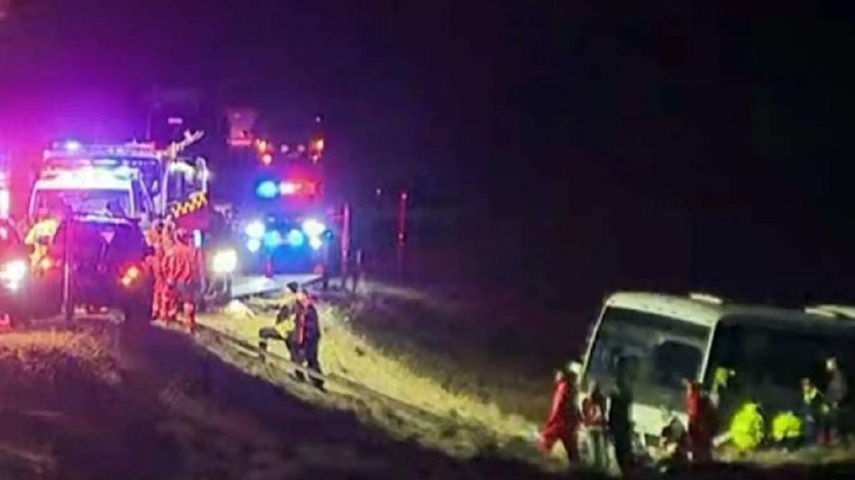 Tragedie cu zeci de victime! Autobuz, prăbușit în prăpastie