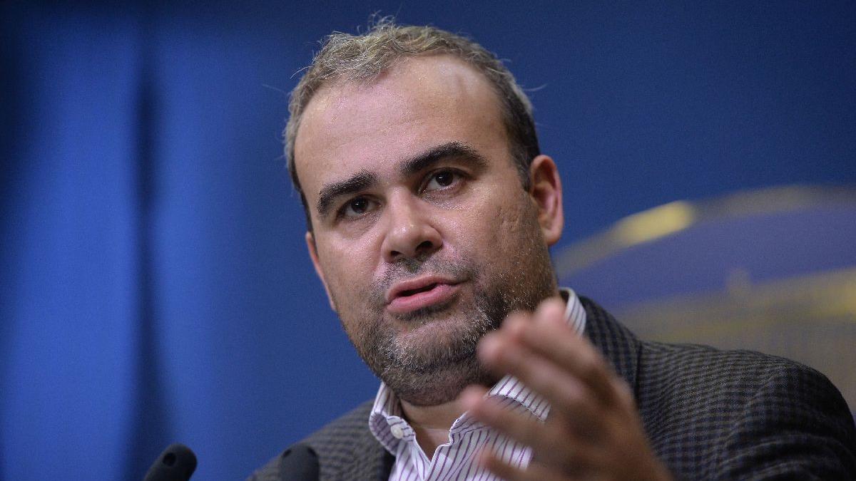 Darius Vâlcov a fost dat în urmărire de polițiști