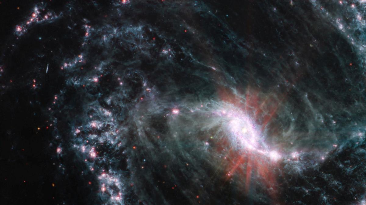 Telescopul Webb a detectat vapori de apă misterioși într-un sistem stelar învecinat