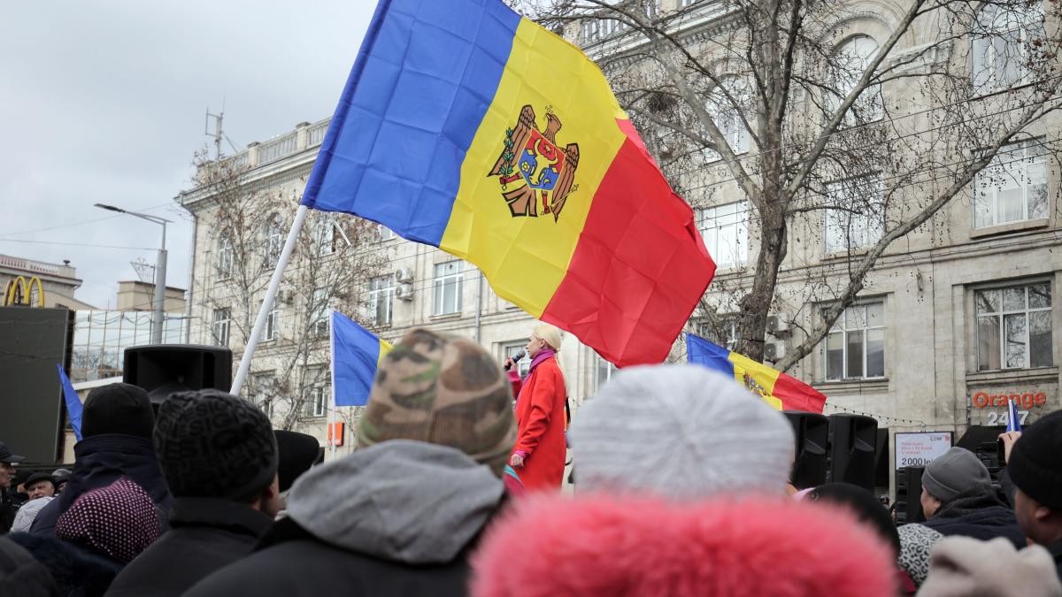 Românii se opun unirii cu Republica Moldova și nu vor să intervină dacă Rusia atacă teritoriul vecin!
