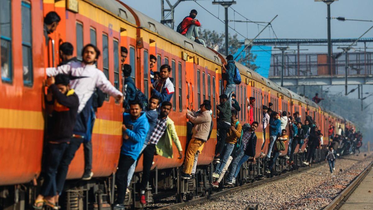 Incidente violente în India: Zeci de oameni au murit, sute au ajuns la spital, mii au fugit