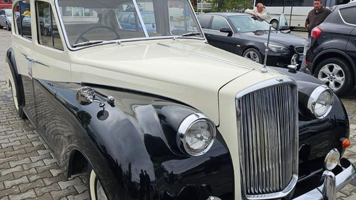 Apariție de senzație la Registrul Auto Român. O mașină care a aparținut Casei Regale a Marii Britanii