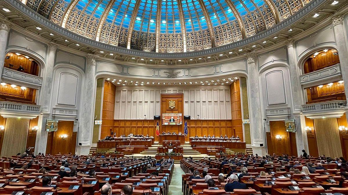 Legile Educației au fost adoptate în Parlament