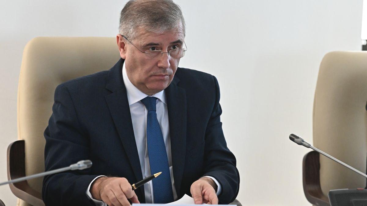 Repede, că vine „prohibiția” la cumpărături! Paznicii lui Iohannis și-au luat 29 de mașini