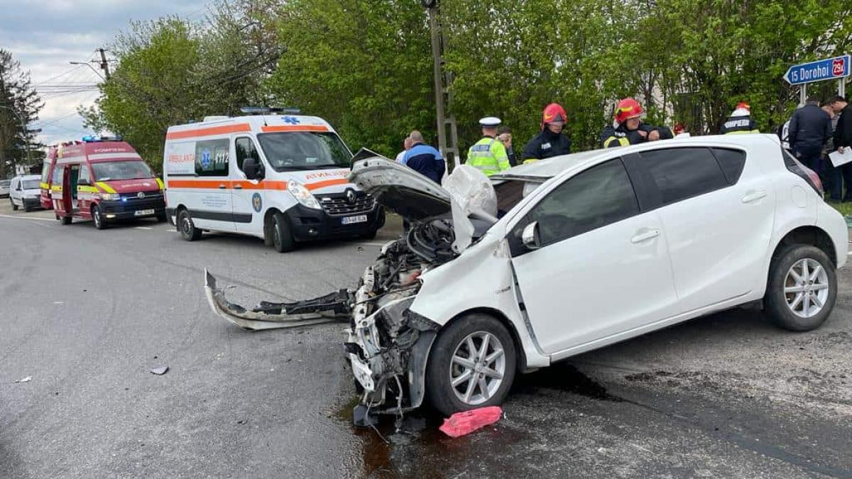 Șase persoane rănite, între care un copil și o femeie gravidă, într-un accident, în Botoșani