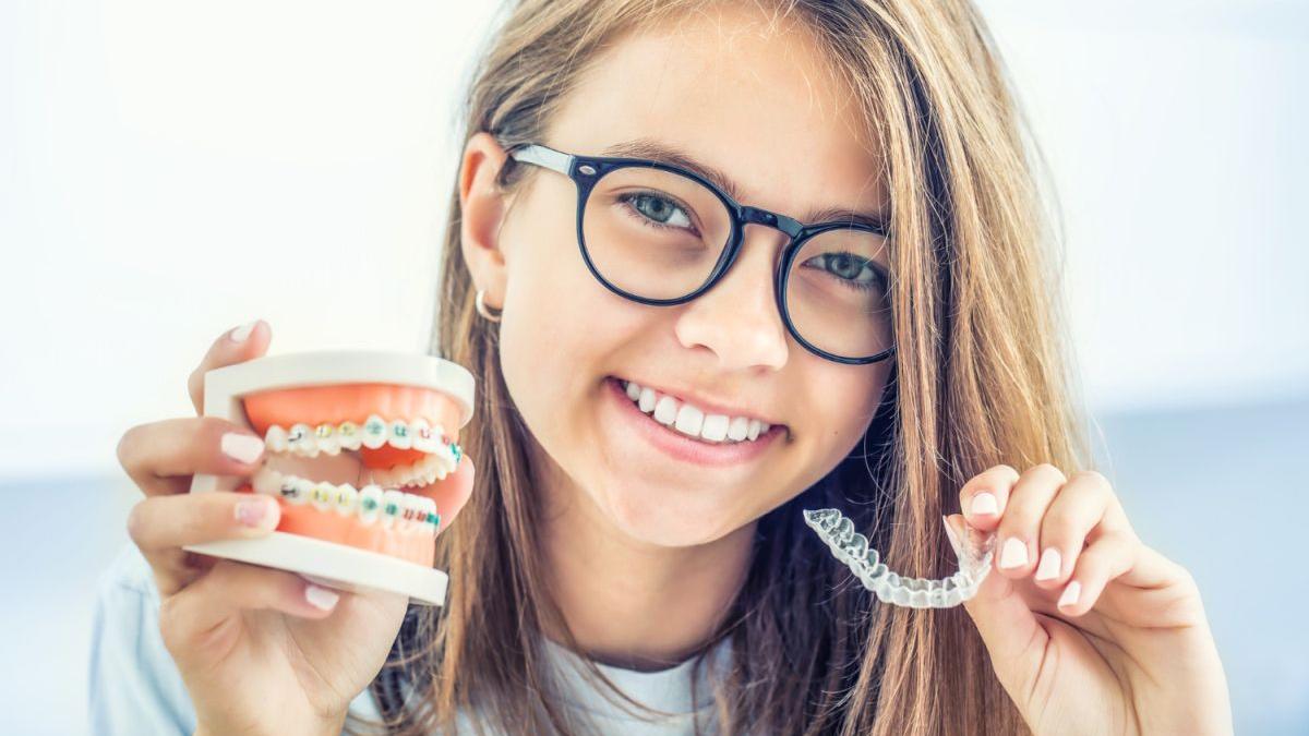 De ce este important să îți corectezi poziția dinților și cum te poate ajuta un aparat dentar