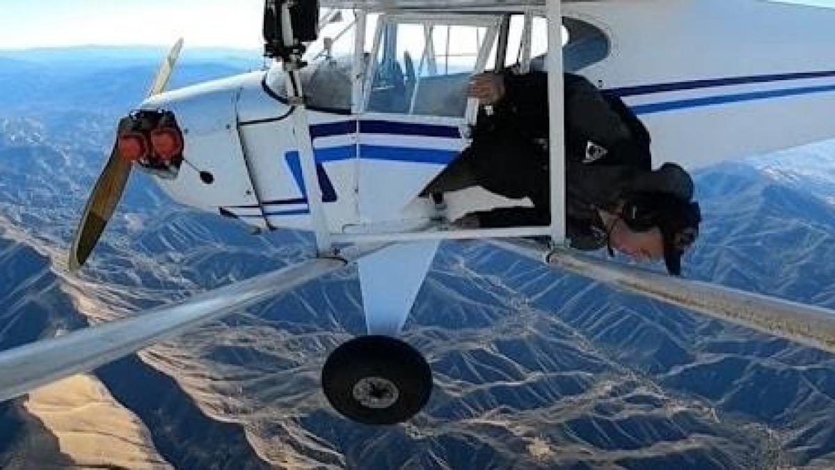 Incredibil: Un influencer s-a prăbușit intenționat cu avionul pentru a obține vizualizări pe internet