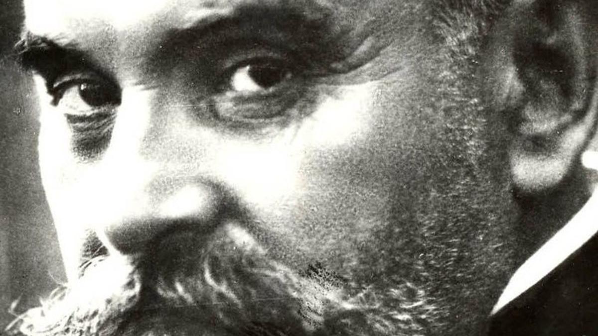 Spionul roșu, uns critic literar și cârciumar regal