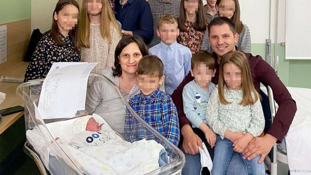 Familia de români cu 13 copii din Italia: „Mă consider foarte norocoasă. Este o familie foarte numeroasă dar nu mă simt obosită"