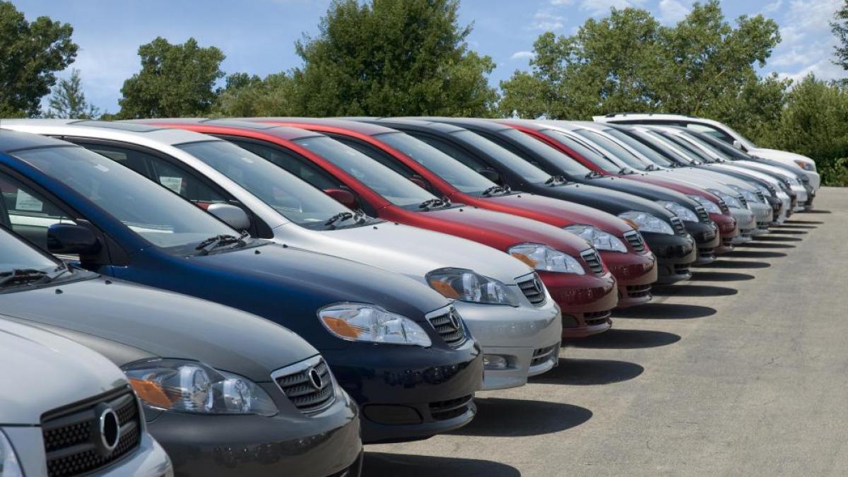 Numărul autoturismelor noi înmatriculate în România a crescut în primele 4 luni din 2023 cu 25%
