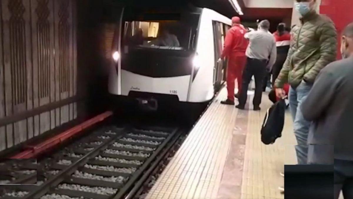 Alertă la metrou! O femeie s-a aruncat în fața trenului. Reacția Metrorex: „Facem precizarea că nu a existat un act de suicid la metrou astăzi”