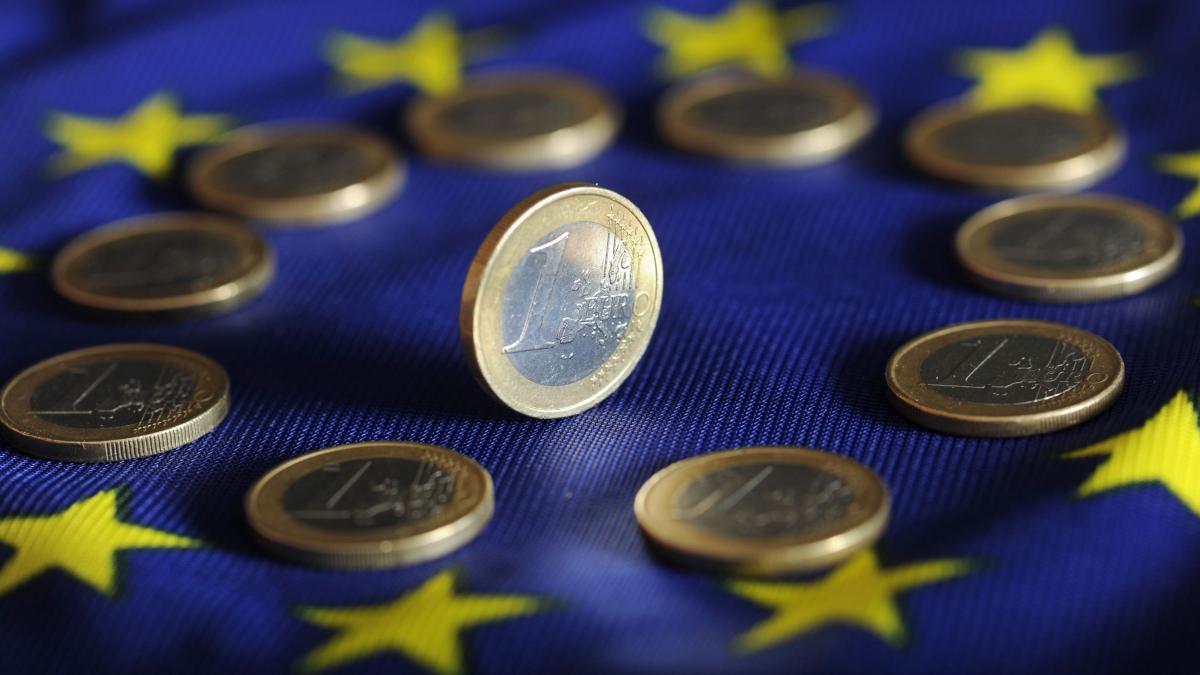 Moneda Euro trece de 4,9731 lei şi atinge un nou maxim istoric