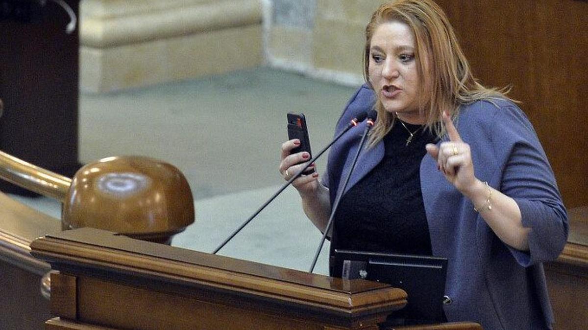 ”Șoșoacă cuceritoarea”, urmată de 4 parlamentari