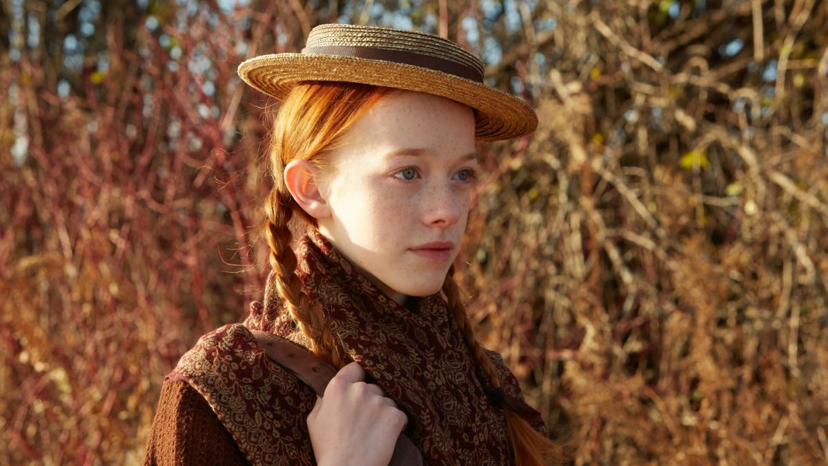 Roşcată, guralivă, cu o imaginaţie debordantă. „Anne cu "e" la sfârşit” vine la TVR 1