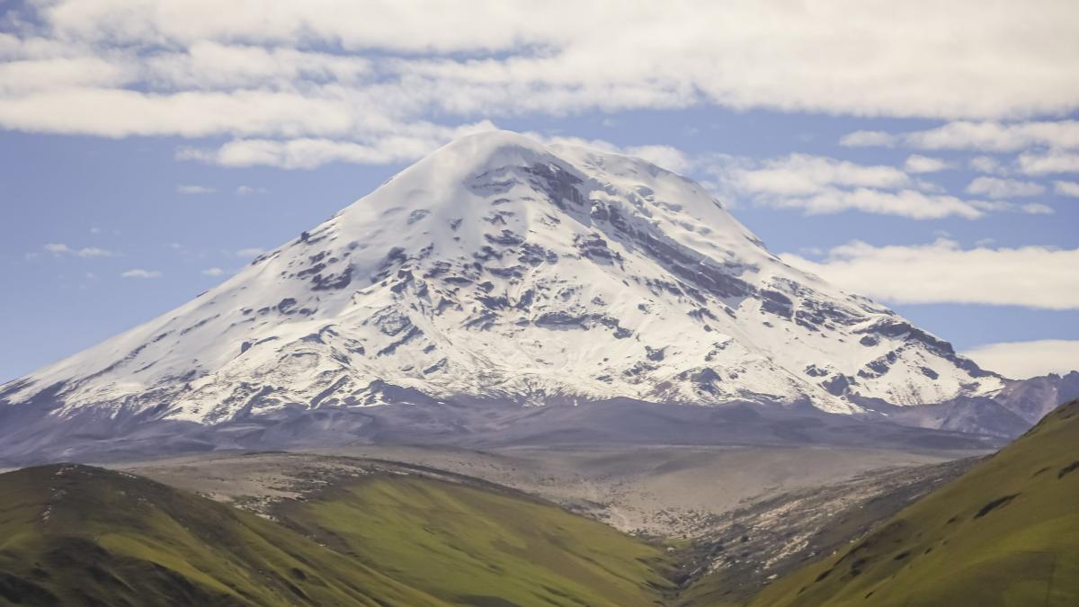 Un fost militar cu ambele picioare amputate a urcat pe Everest: „A făcut istorie”