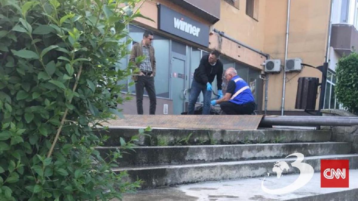 Un bărbat și-a dat foc lângă un liceu din Râmnicu Vâlcea!