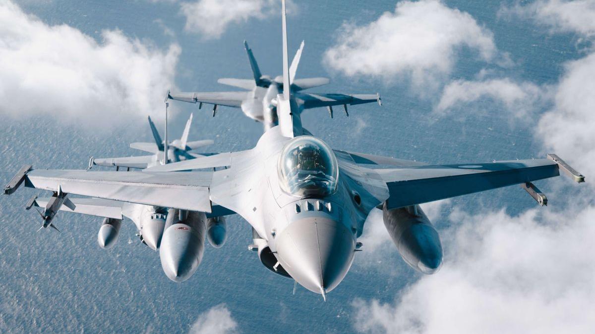 F-16 pentru Ucraina: „Un avion care nu poate schimba soarta războiului, dar ar oferi o victorie de moral”