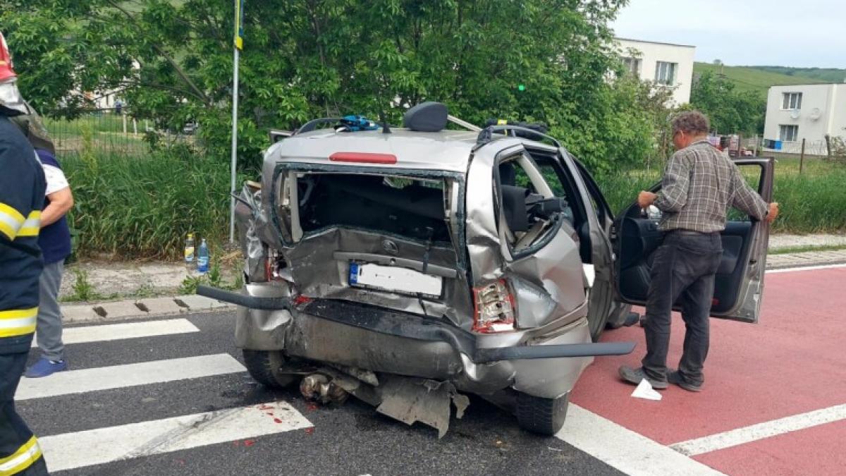 Accident grav în Cluj. Trei persoane au ajuns la spital