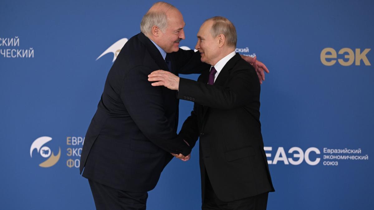 Lukaşenko afirmă că Rusia a început să transfere arme nucleare tactice în Belarus