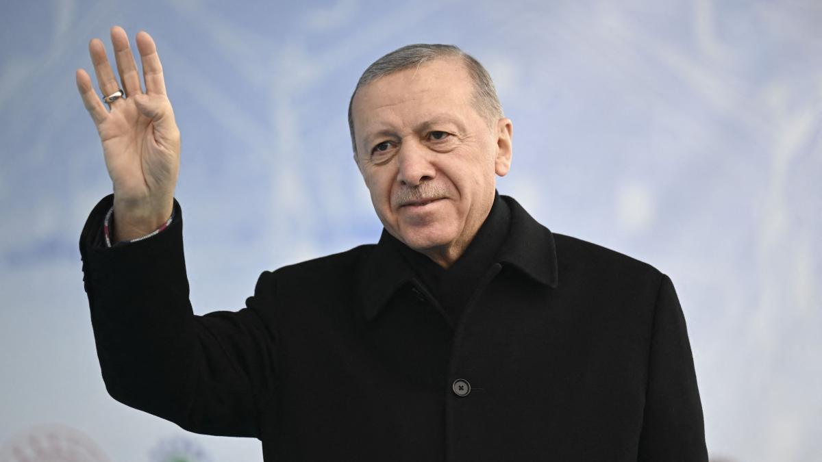 Erdogan sfidează previziunile privind eşecul său politic înaintea turului al doilea