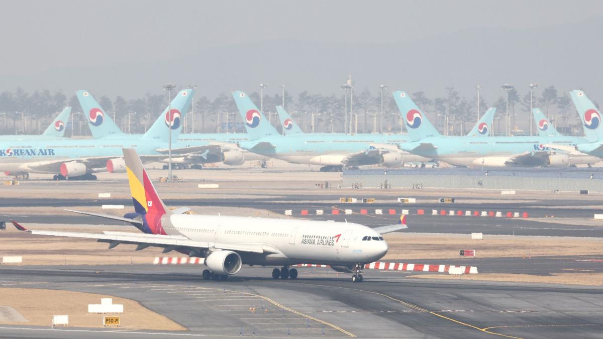 Cum a fost posibil? Bărbatul care a deschis ușa unui Airbus în zbor a spus poliției că „a vrut să coboare rapid din avion”