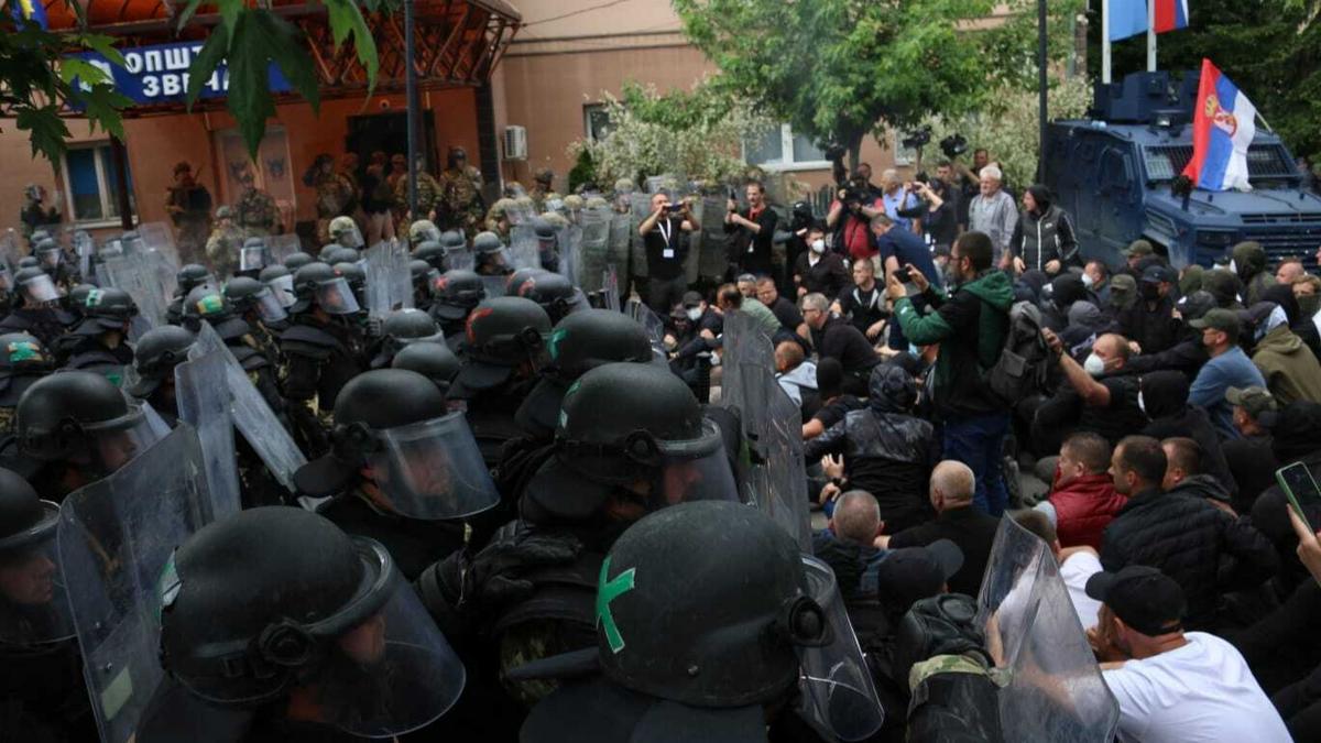 Alertă! NATO suplimentează efectivele militare din Kosovo: Atacurile sunt inacceptabile şi trebuie să înceteze