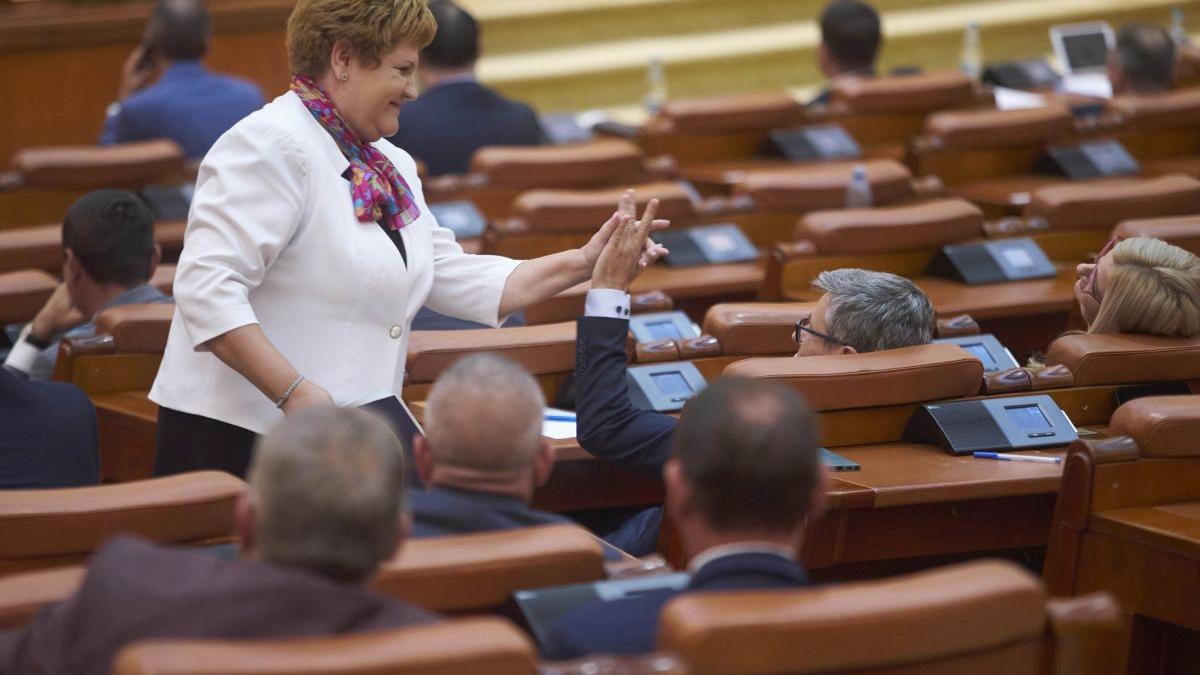 Ieri cu Drulă, azi cu Ciumă. Cazuri de traseism extrem, în Parlament