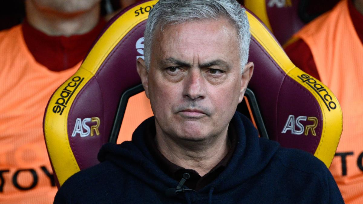 Mourinho acuzat de UEFA că a abuzat un arbitru