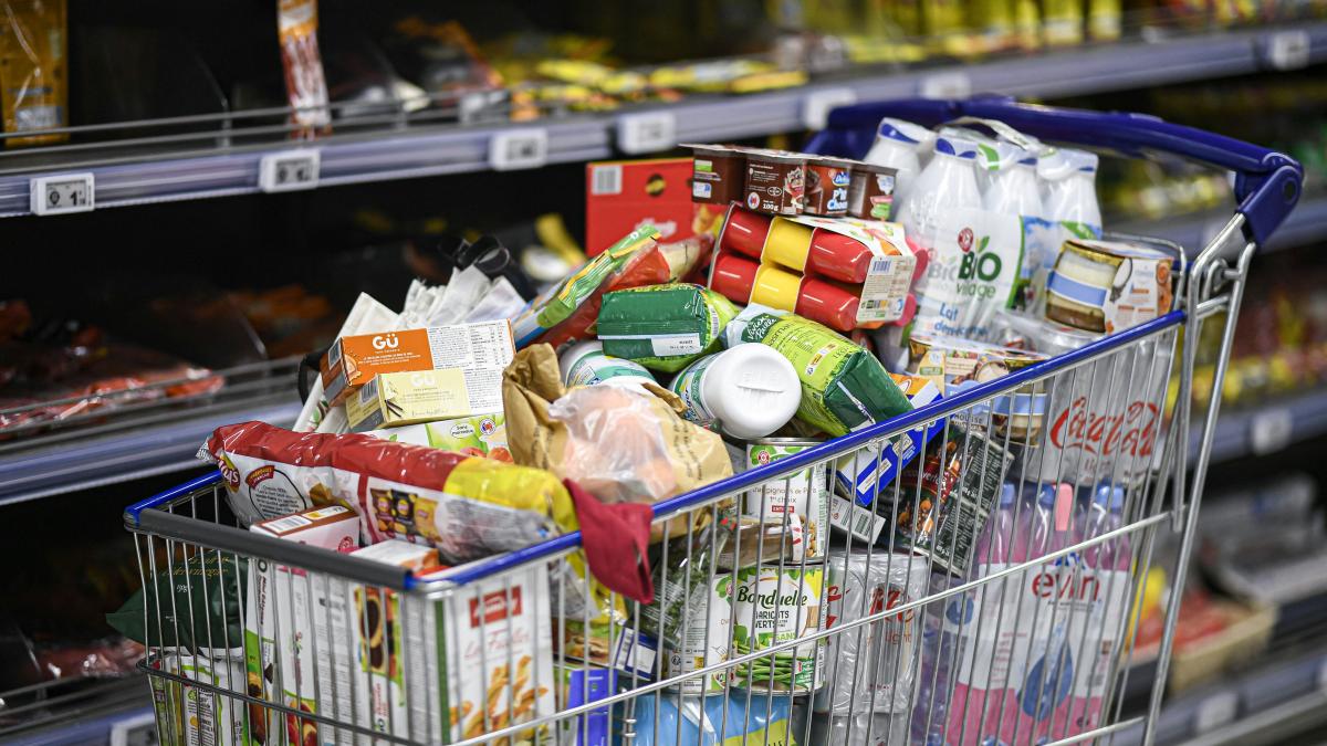 Vouchere de alimente: Peste 2,4 milioane de români primesc mai mulţi bani în luna iunie 