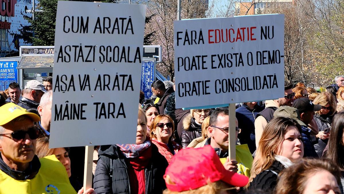Ce se va întâmpla dacă va continua greva profesorilor. Liderii sindicatelor din educație au refuzat o invitație la Ministerul Muncii