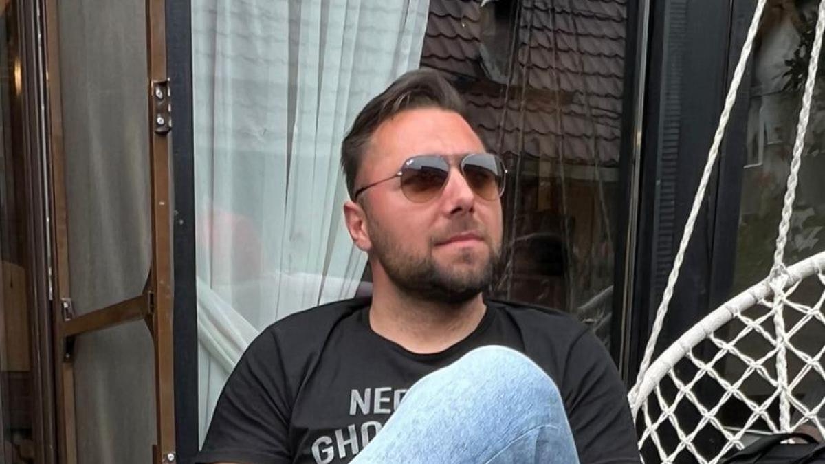 Iată-l pe bărbatul care și-a bătut soția, după ce a lovit mașina în care se aflau femeia și fetița ei de 9 ani