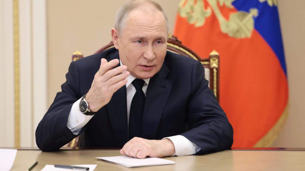 Vladimir Putin: Rusia va transfera în iulie arme nucleare tactice în Belarus