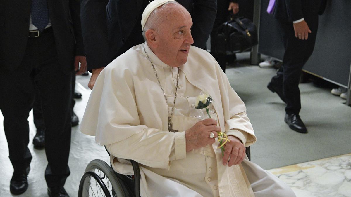 Papa Francisc se recuperează după operație: Parametrii normali, dar Angelus în privat